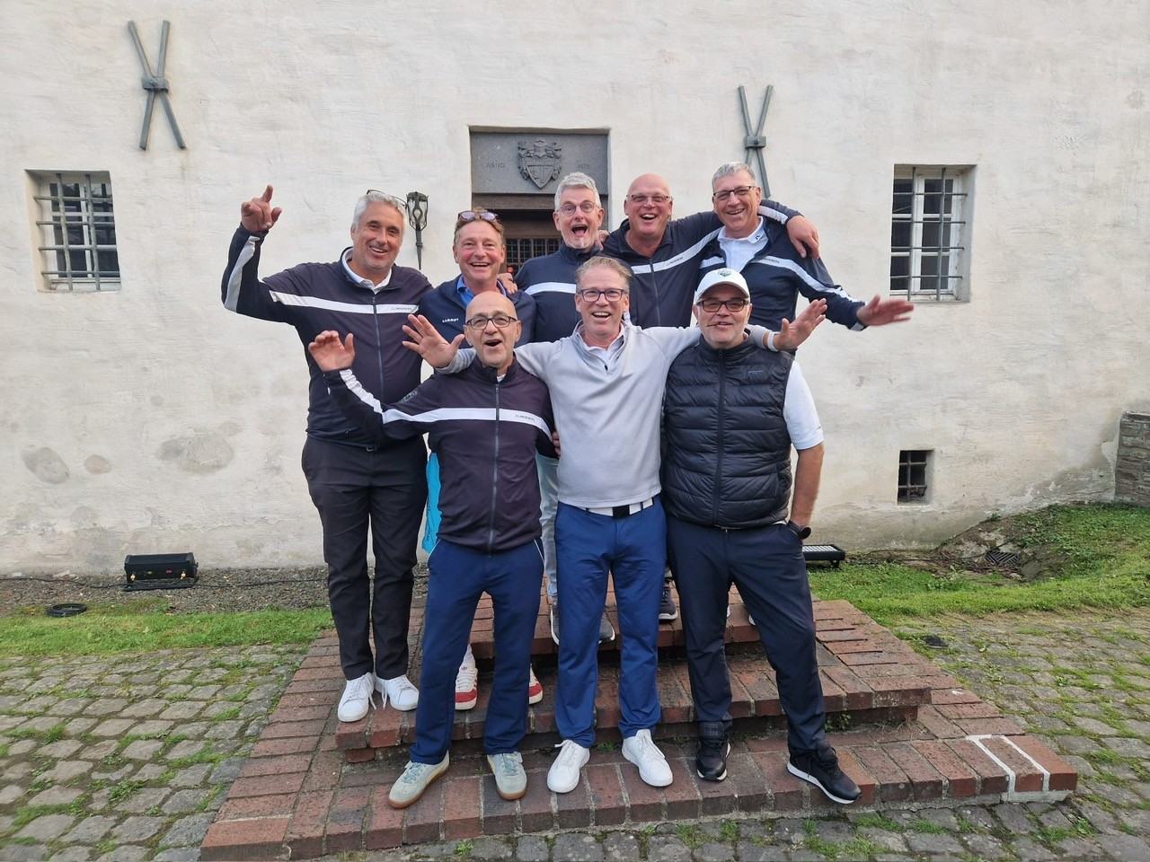 Sensationeller Aufstieg der AK 50-1